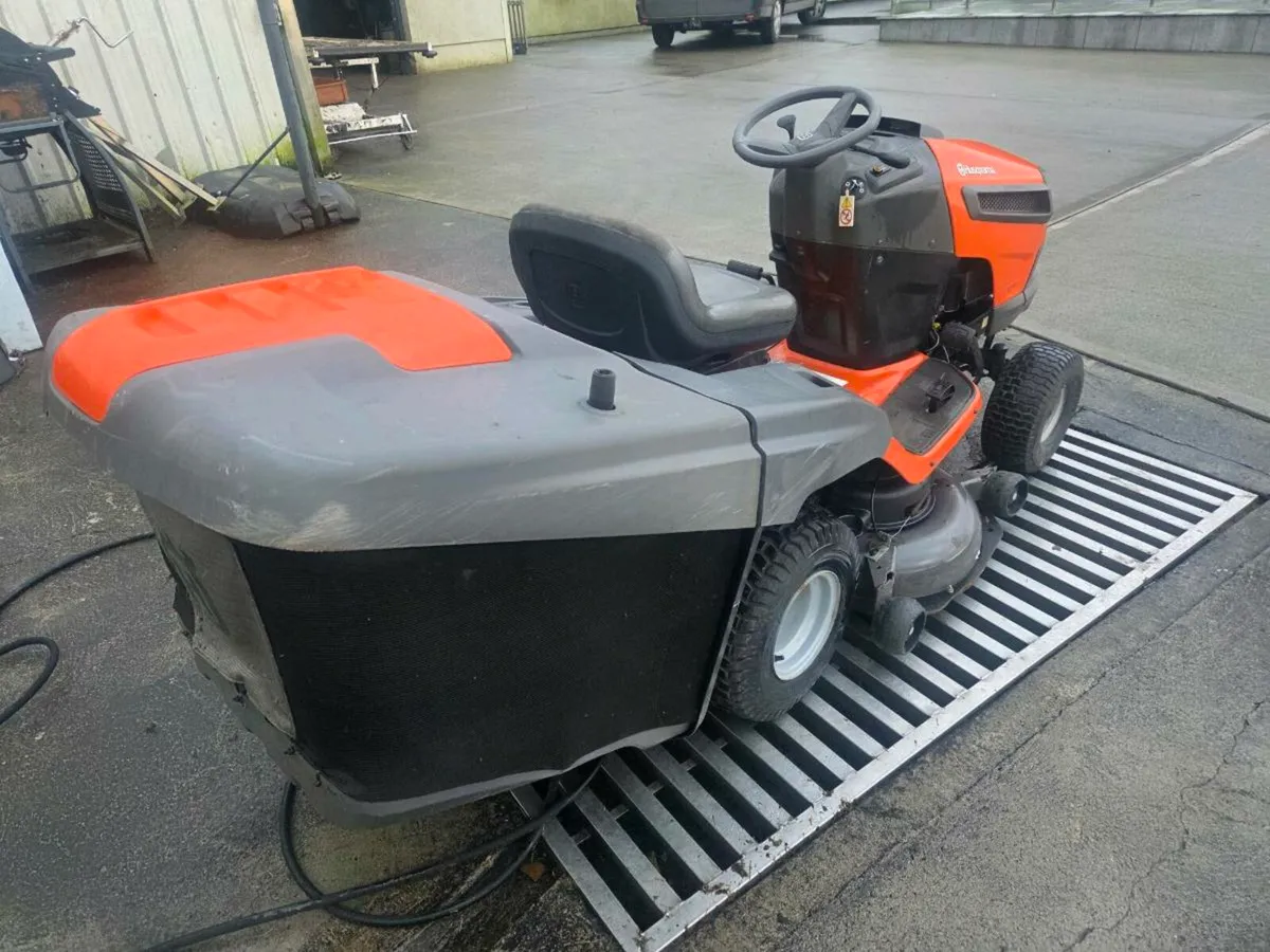 Husquvana lawnmower for sale - Image 3