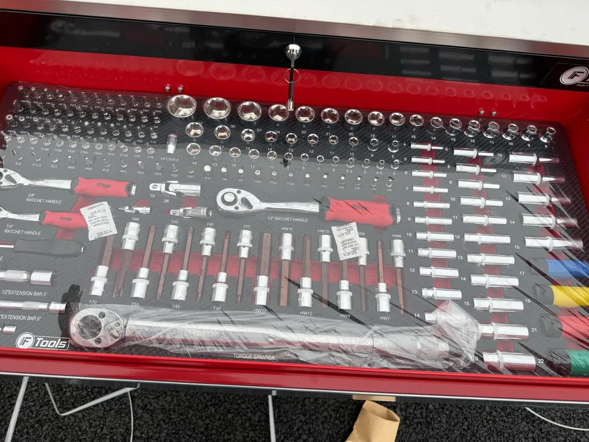 NEW 12 DRAWER TOOL CHEST FULL OF TOOLS - Image 2