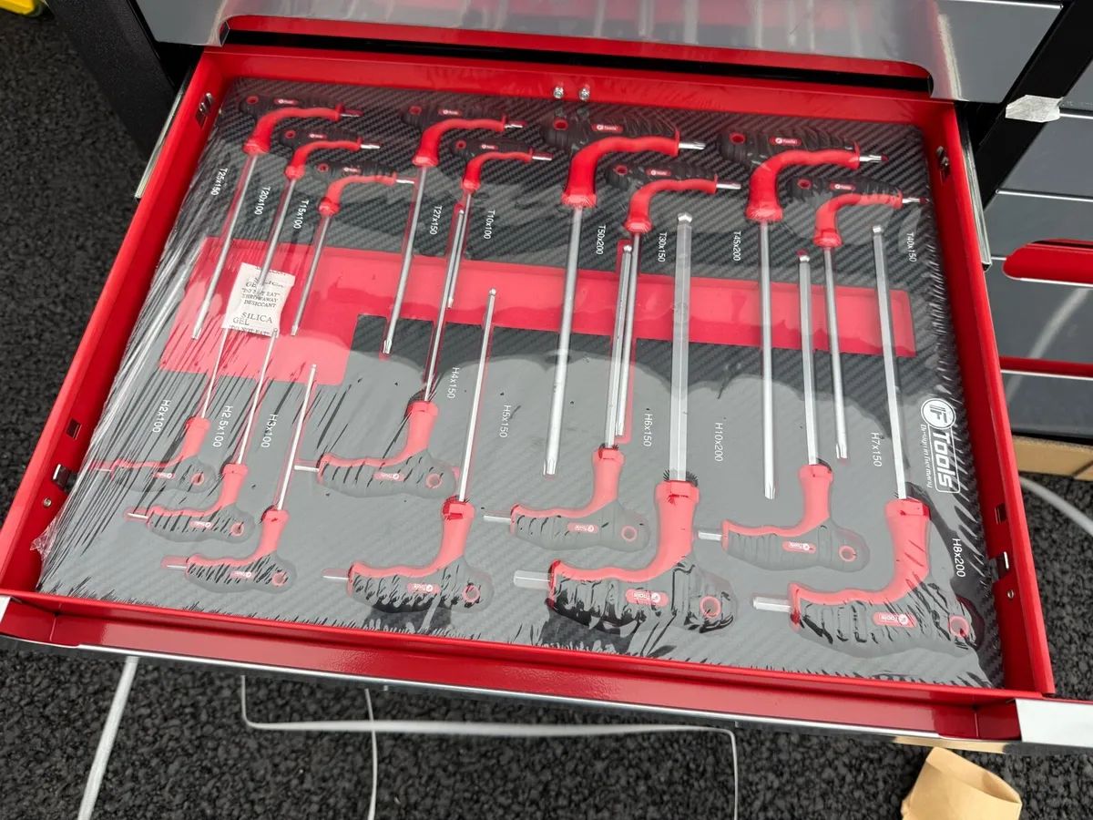 NEW 12 DRAWER TOOL CHEST FULL OF TOOLS - Image 4