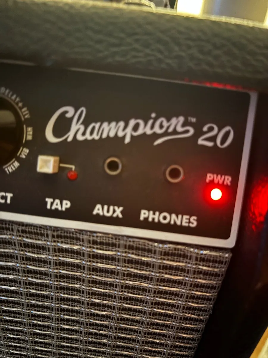 Electric guitar amplifier. Fender champion 20 - Image 4