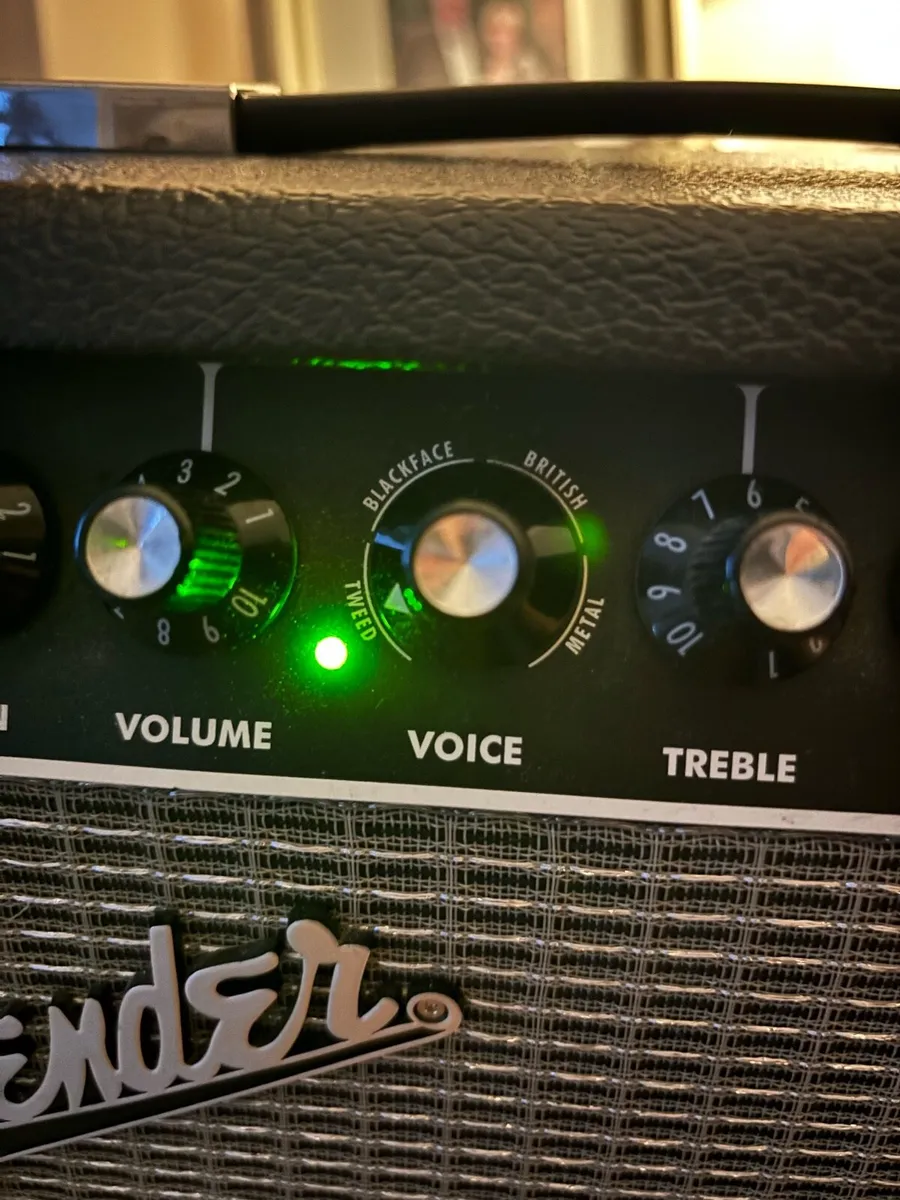 Electric guitar amplifier. Fender champion 20 - Image 3