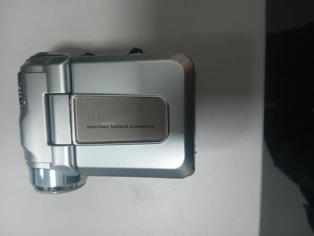 Digital camera and video recorder - Image 3