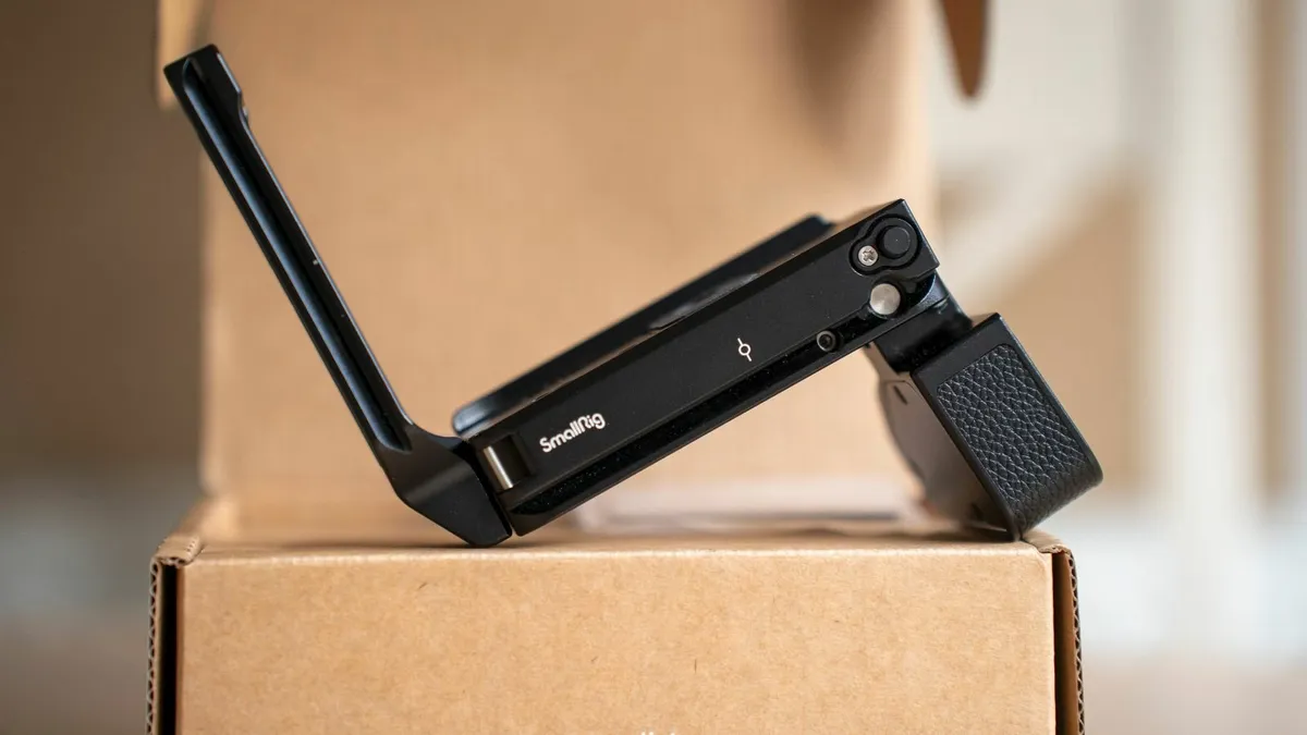 Smallrig LCS2417B L-Bracket for Sony A7RIV A9II - Image 1