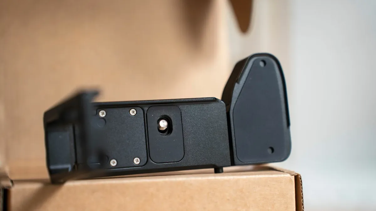 Smallrig LCS2417B L-Bracket for Sony A7RIV A9II - Image 3