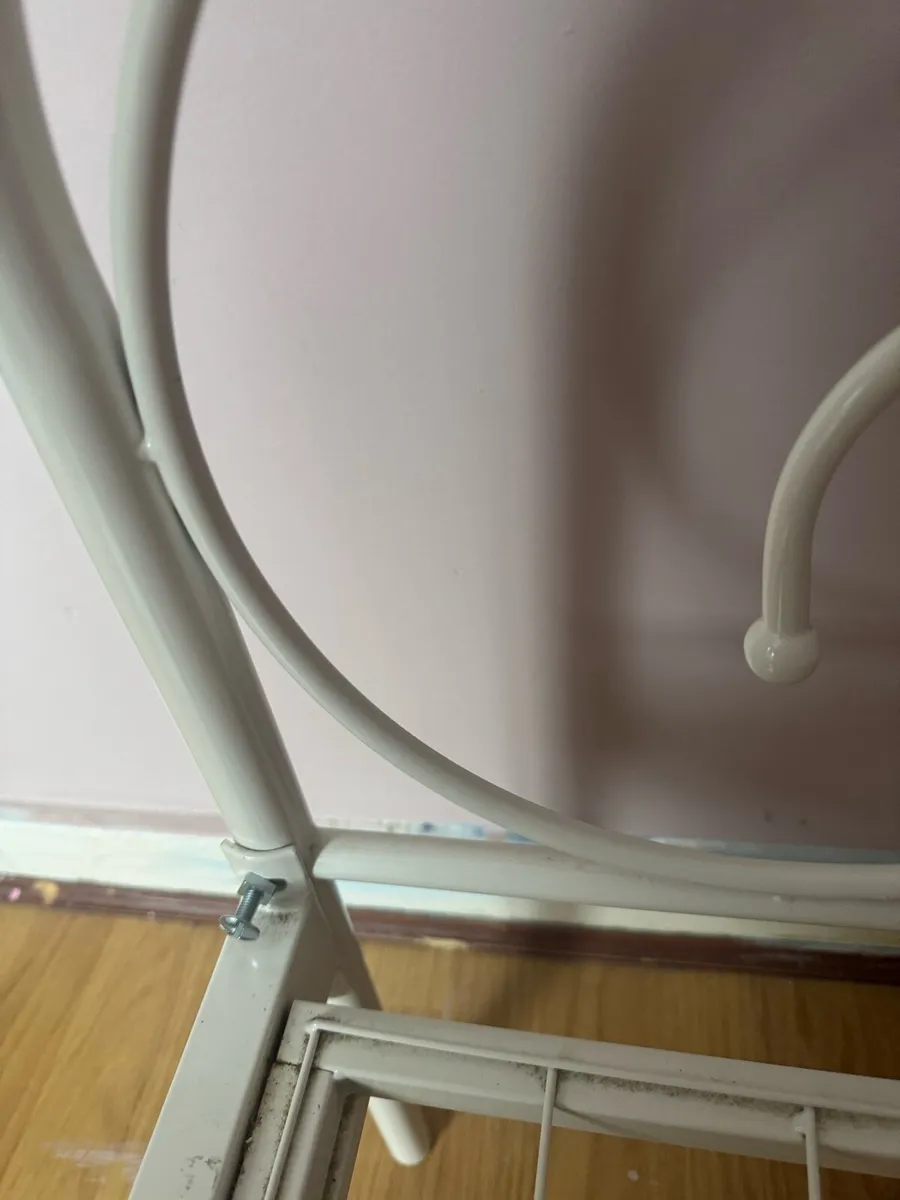 Single daybed and mattress - Image 1