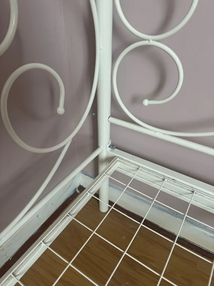 Single daybed and mattress - Image 4