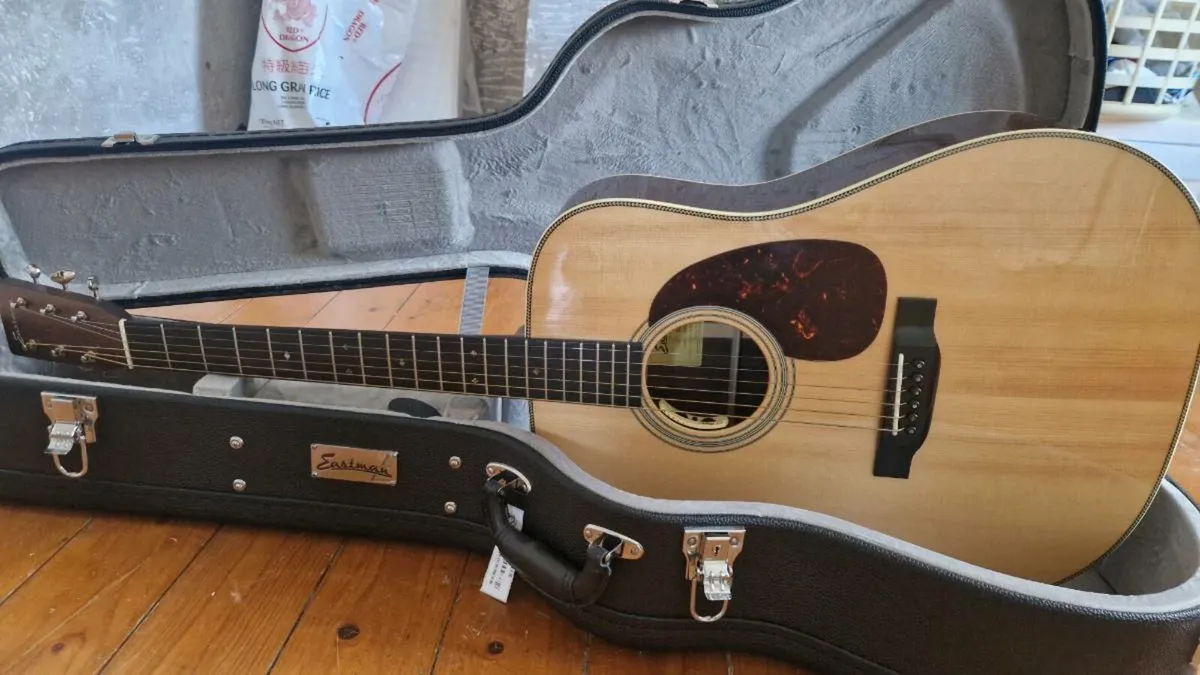 Acoustic guitar - Image 1