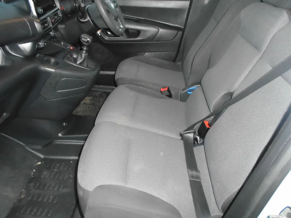 2023 Vauxhall Combo SPORTIVE 100HP. - Image 4