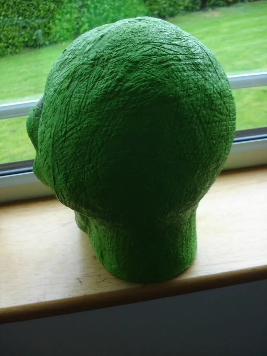 GREEN ALIEN HOLLOW HEAD. - Image 2