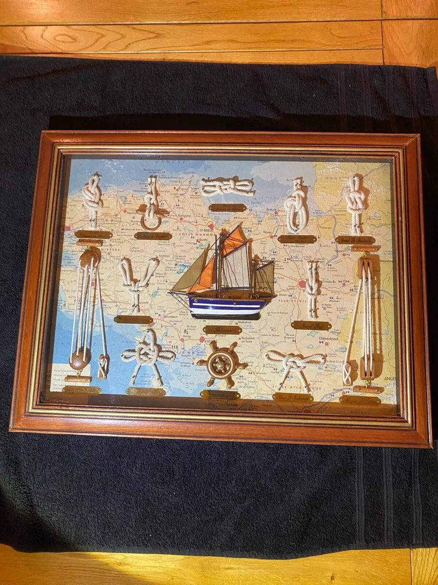 Ships wheel and pitcher - Image 2