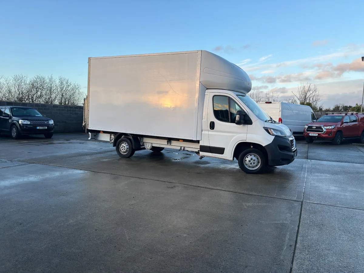 Peugeot Boxer Luton with Tail Lift - Image 2