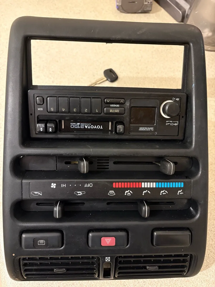 Toyota Corolla Car Radio - Image 1