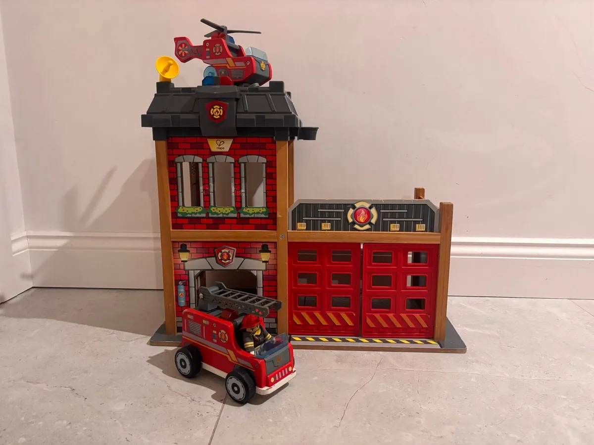 Hape Firestation - Image 4