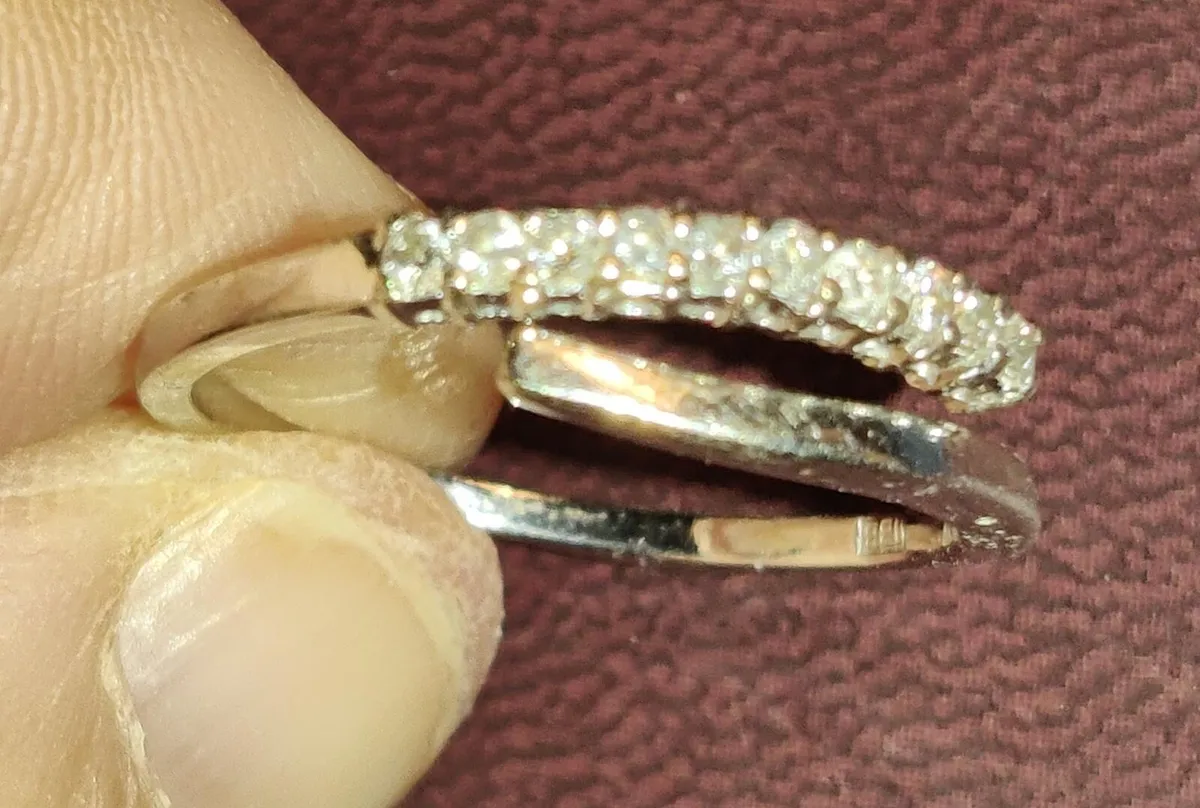 CROSSOVER DIAMOND,14CT Gold New Ring & Certificate - Image 1