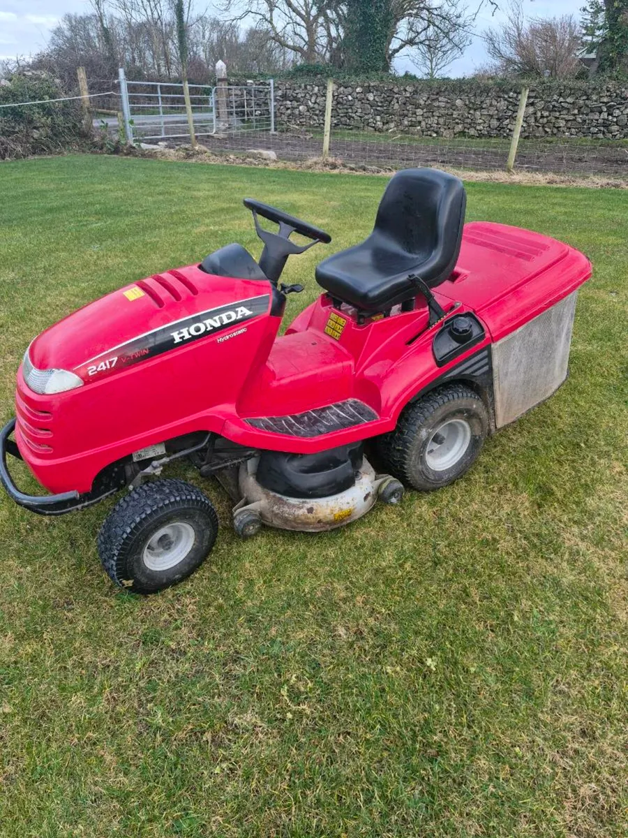 Honda ride on lawnmower - Image 1
