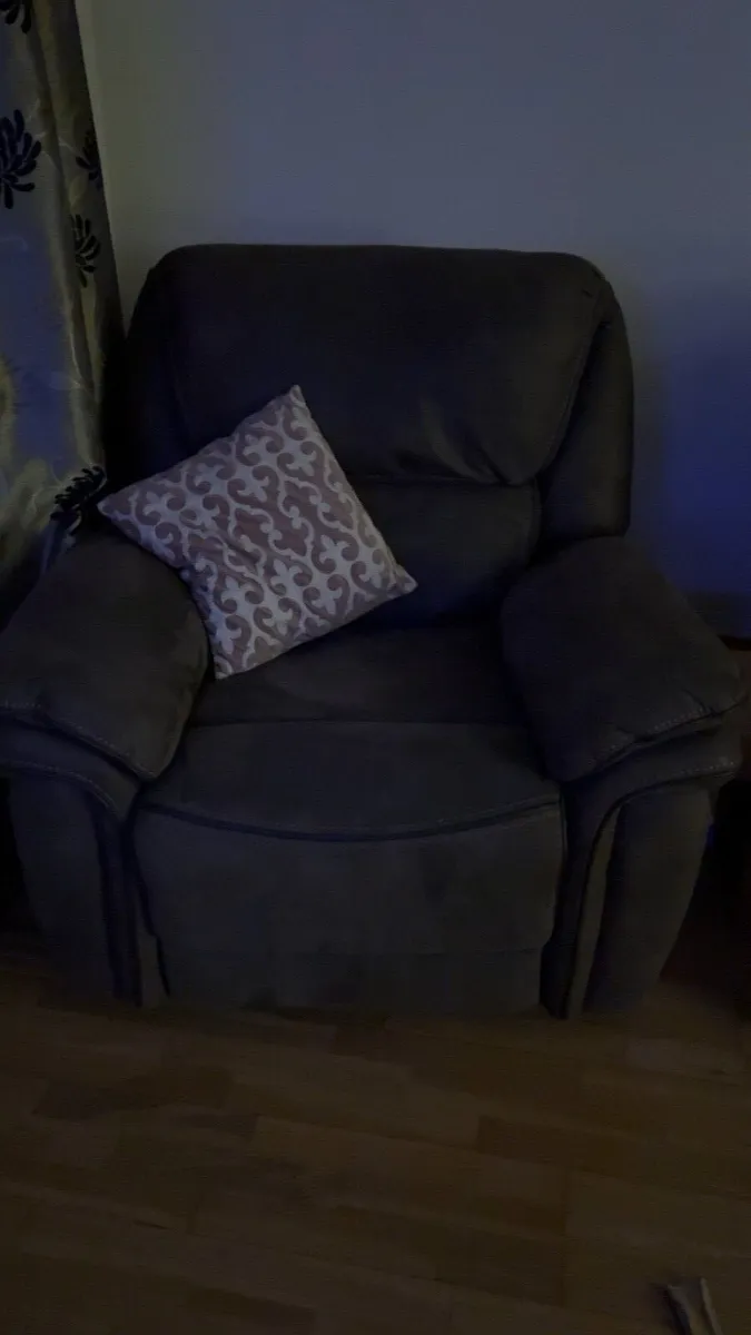 Reclining 3,2,1 sofa set - Image 2