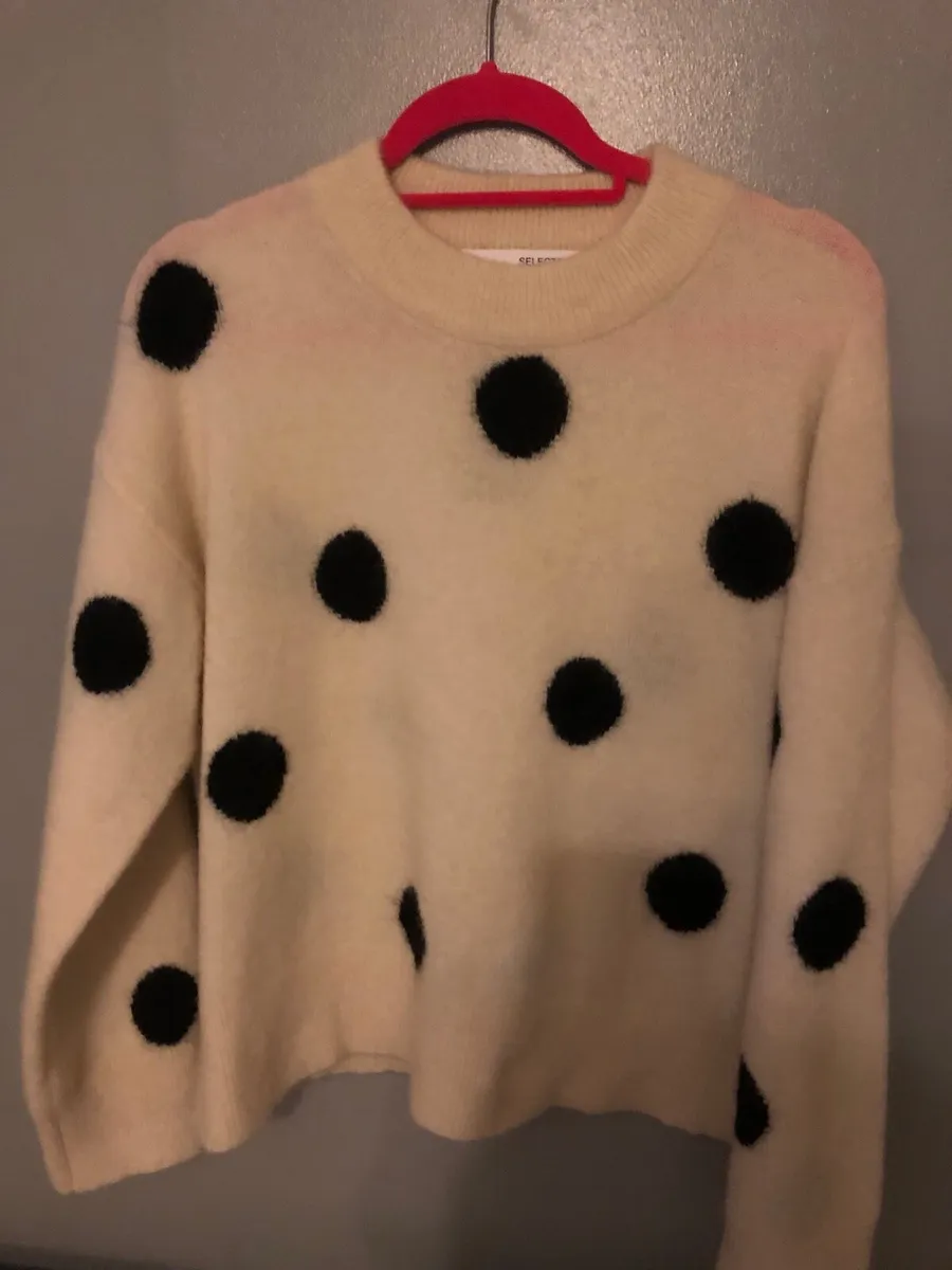 Ladies designer jumper size L €15 - Image 1