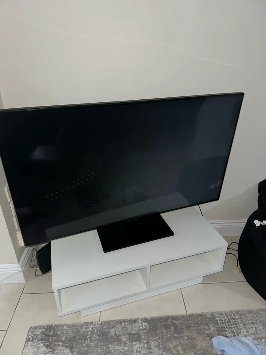 Samsung Flat Screen TV with TV stand (not table) - Image 1