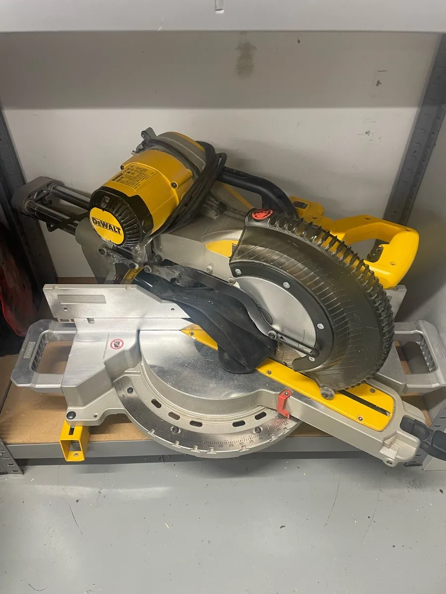 Dewalt mitre saw. - Image 4