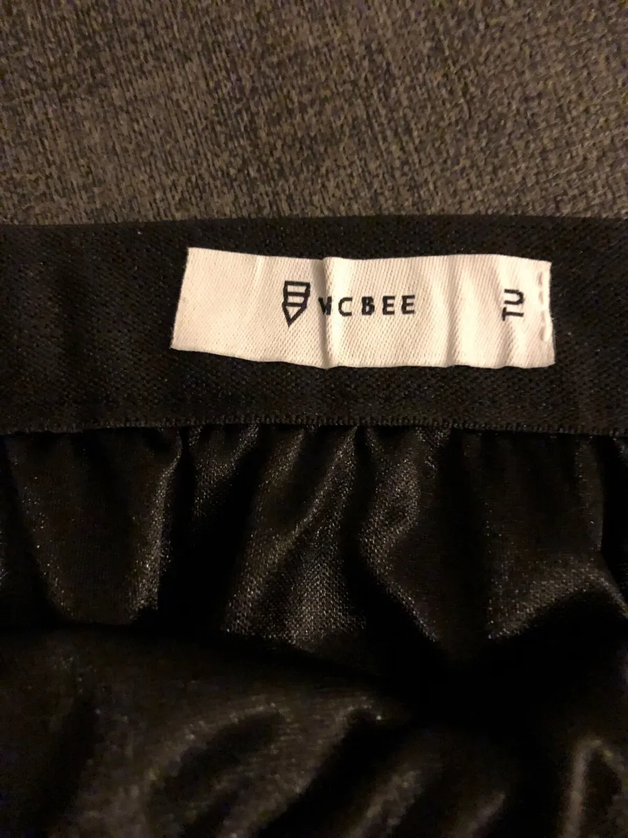 Ladies  stunning designer maxi skirt size 10 €15 - Image 3