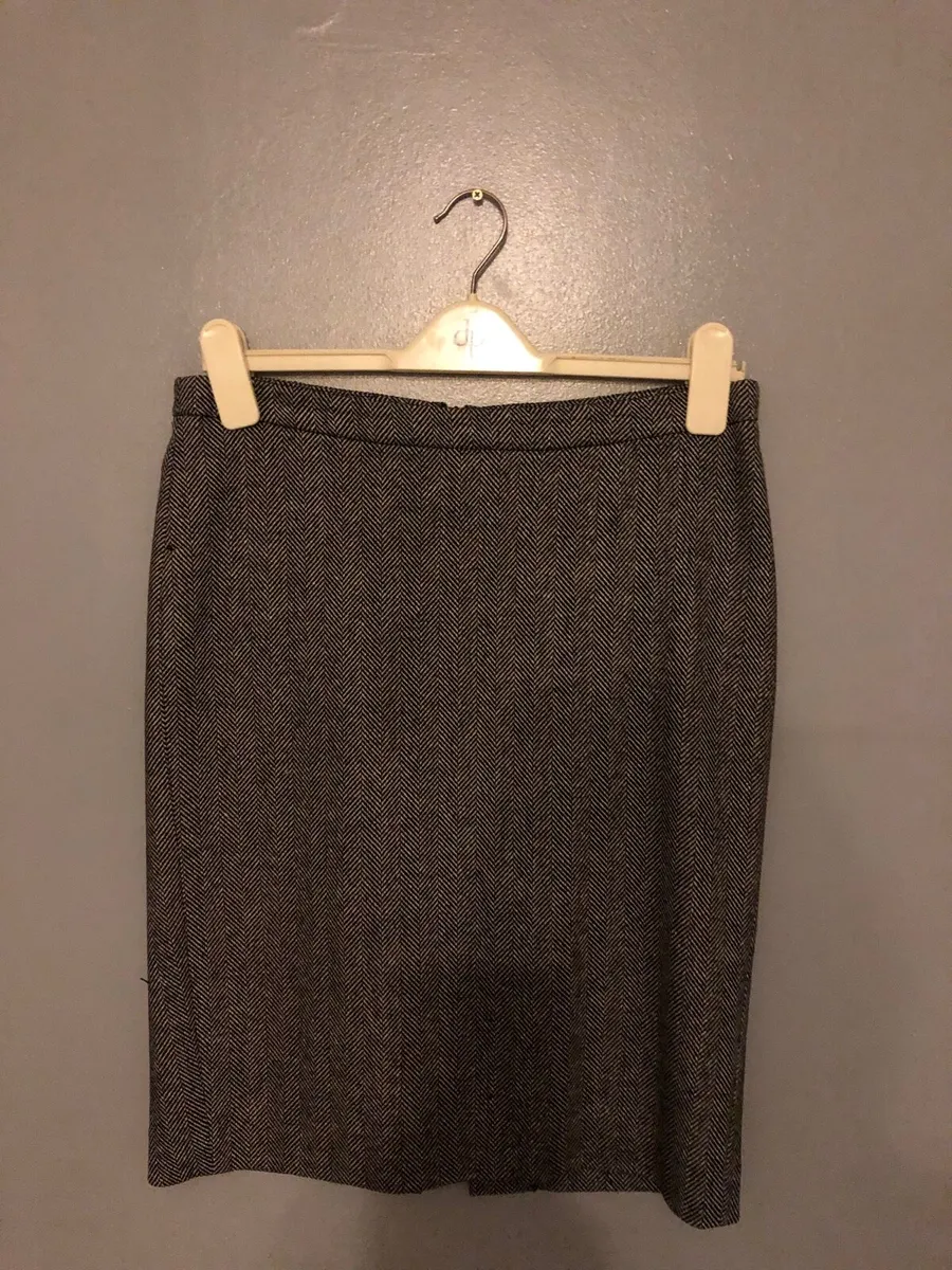 Ladies French connection skirt size 10 €15 - Image 1
