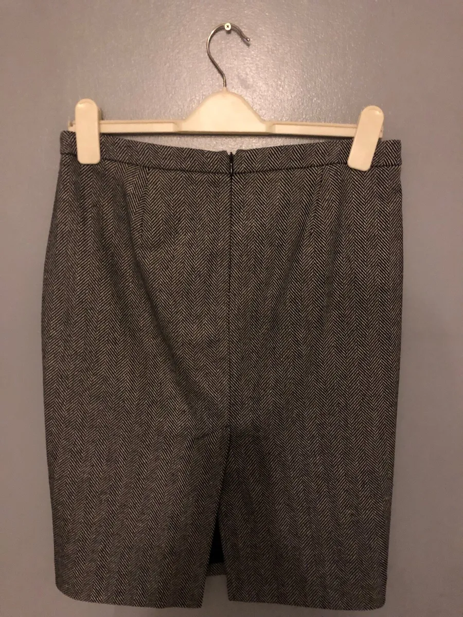 Ladies French connection skirt size 10 €15 - Image 2