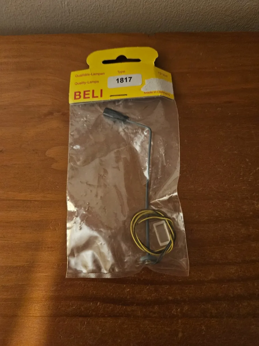 Hornby Beli OO Gauge Street Light - Image 1