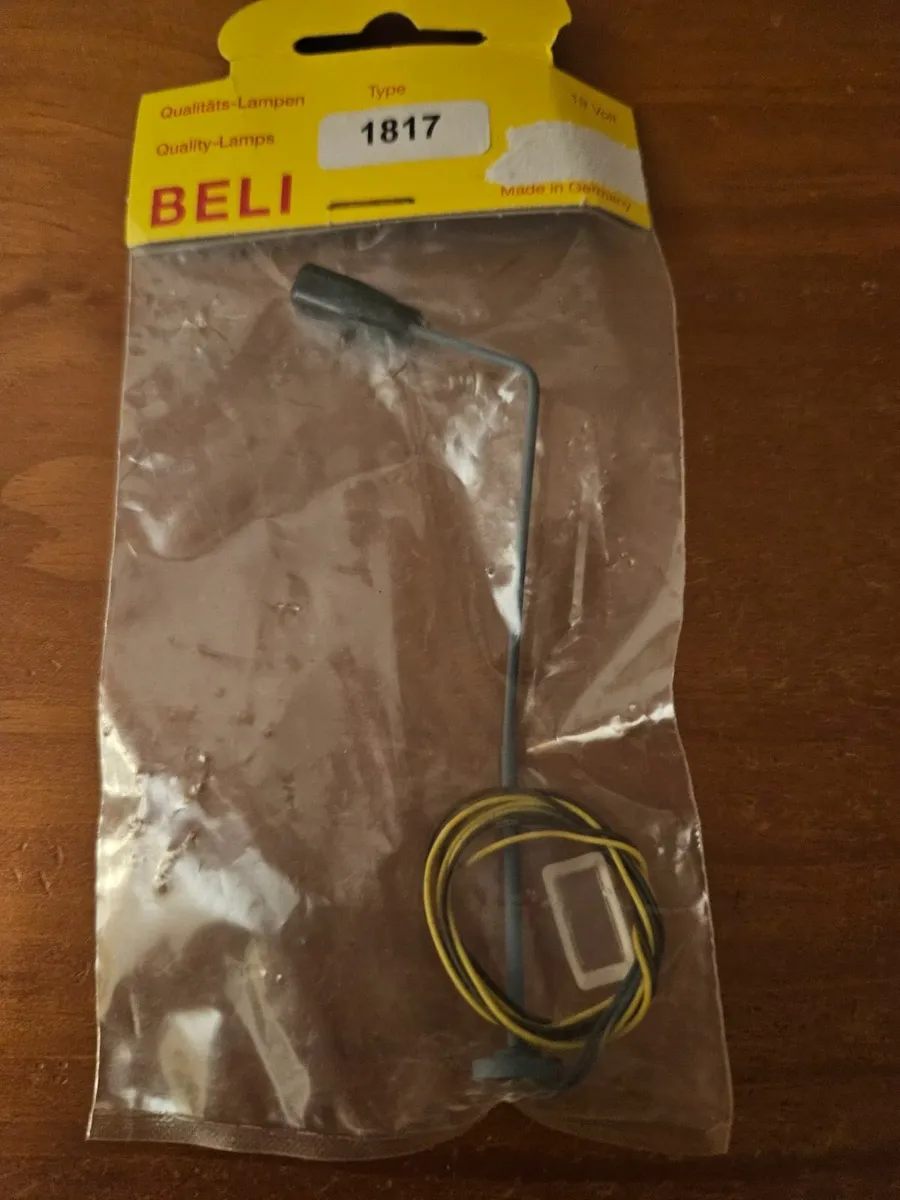 Hornby Beli OO Gauge Street Light - Image 2