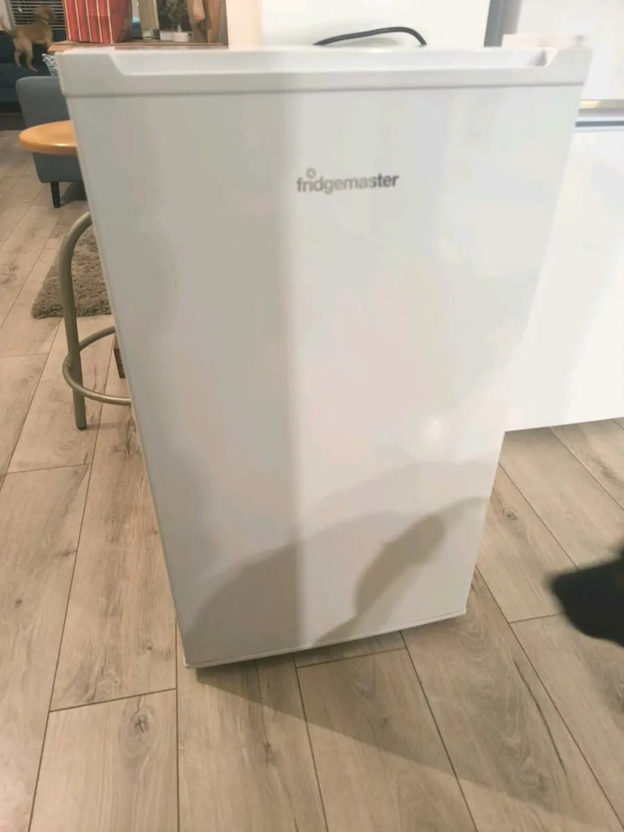 Under Counter Fridge 91l - Image 1