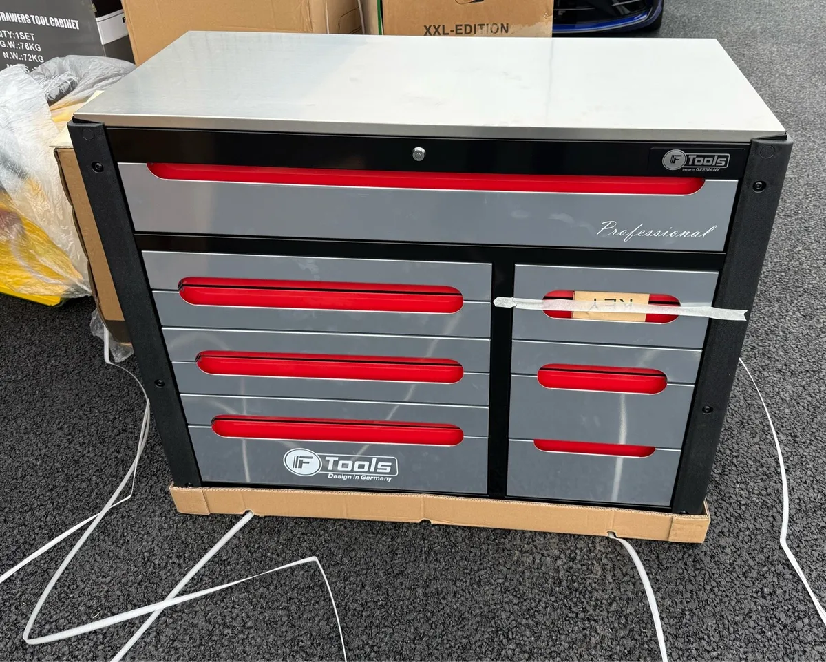 NEW 12 DRAWER TOOL CHEST FULL OF TOOLS - Image 1