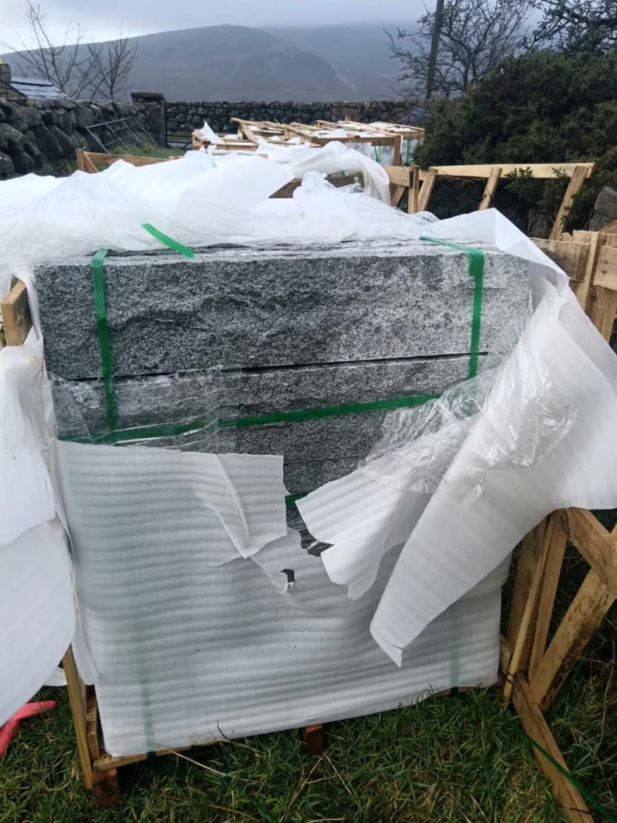 Granite and sand stone kerb pillar caps and wall - Image 1