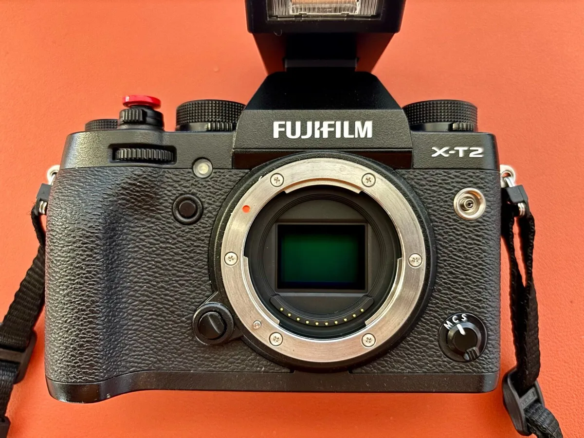 Fujifilm X-T2 Professional Kit w/ XF 18-55mm Lens - Image 2