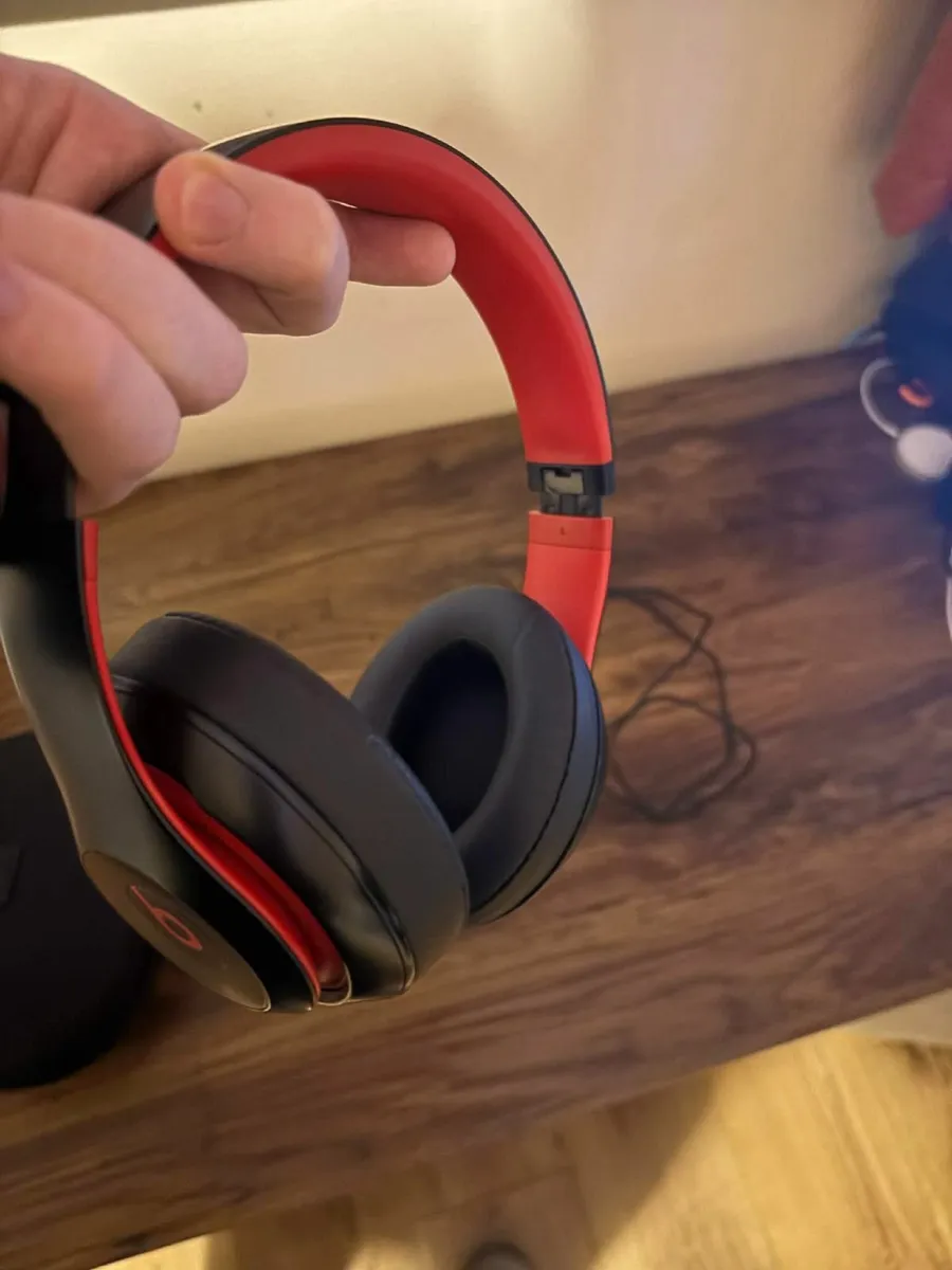 Beats Studio3 Wireless Noise Cancelling Over-Ear - Image 2
