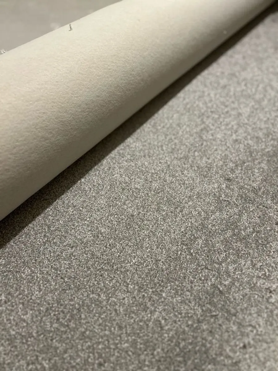 3x4m brand new roll of carpet - Image 1