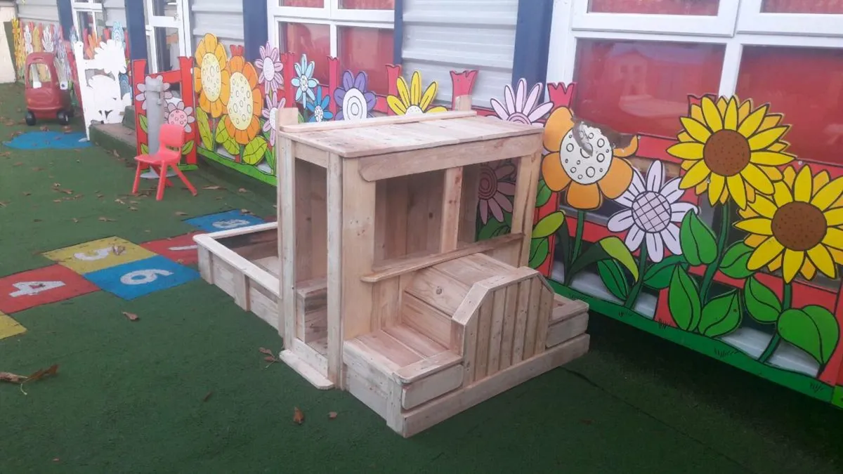 Handmade truck sandpit - Image 4