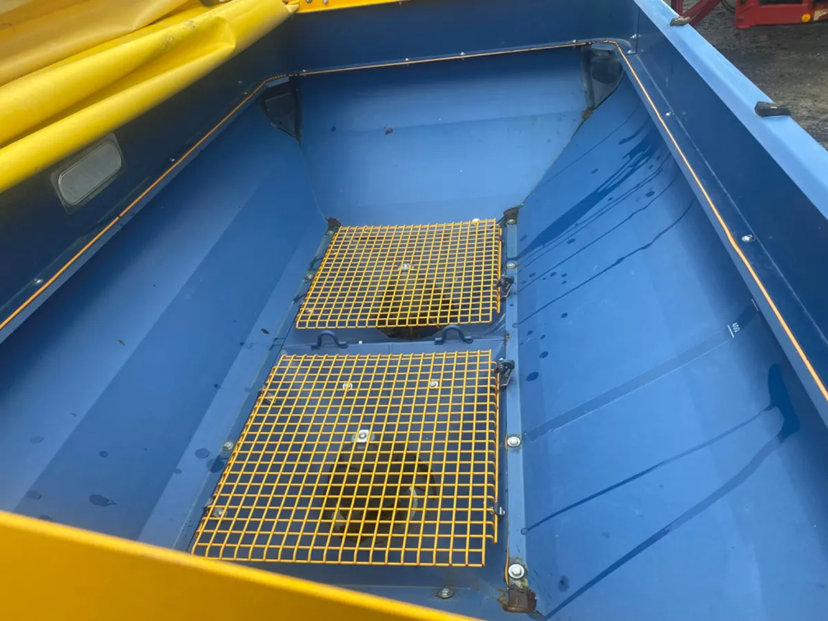 Bogbaille fertiliser spreader - Image 3