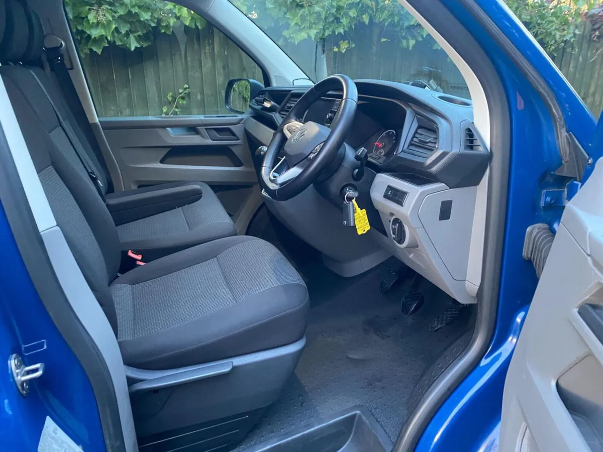 Volkswagen Transporter 2021 - Image 3