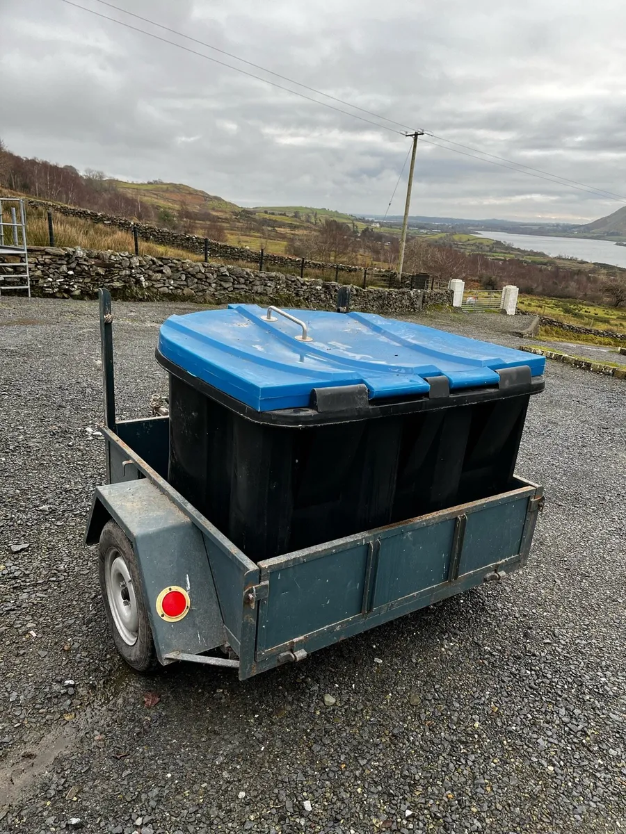 Custom trailer + Meal bin - Image 1