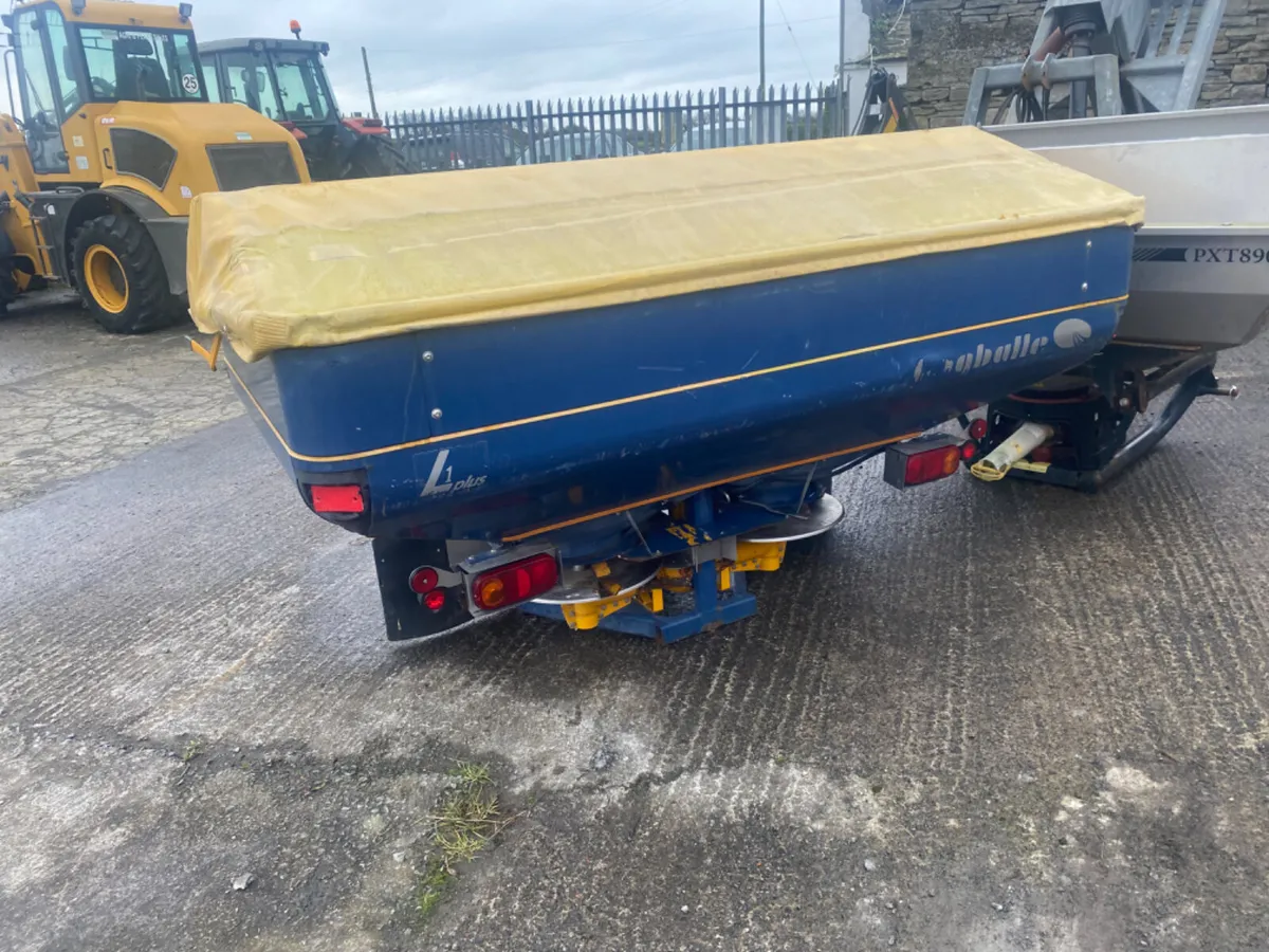 Bogbaille fertiliser spreader - Image 1
