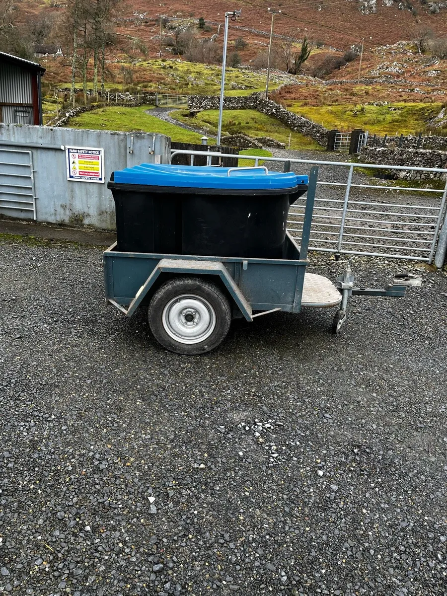 Custom trailer + Meal bin - Image 2