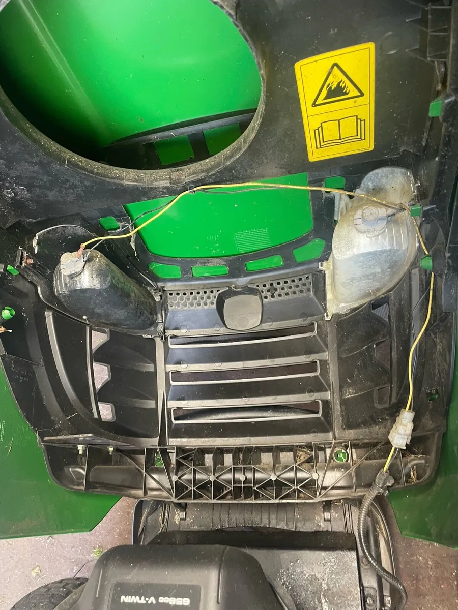 John Deere lawnmower - Image 3