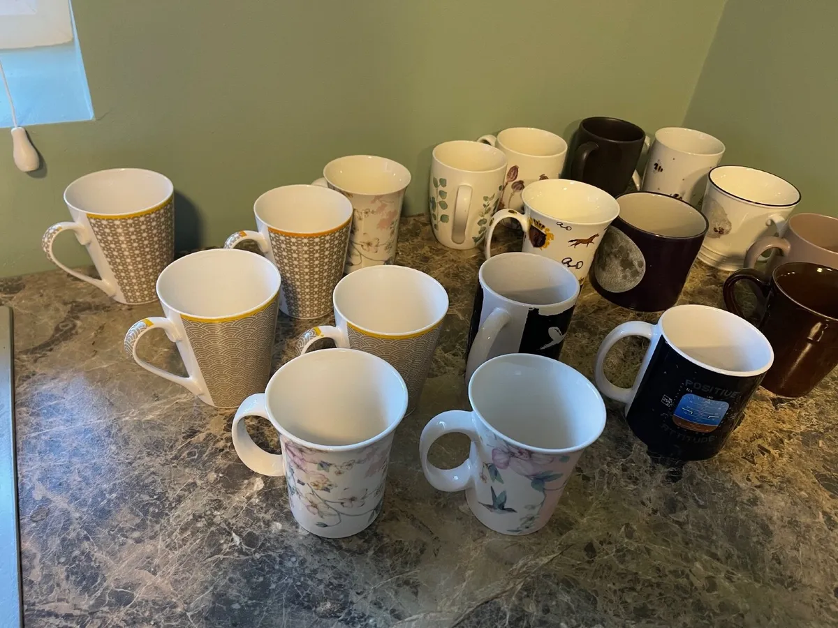 18 mugs - Image 1