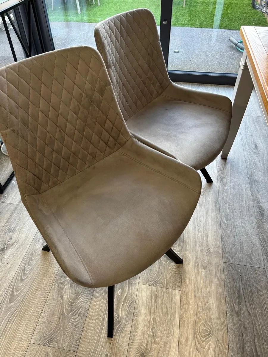 Dinning Table and Chairs - Image 3