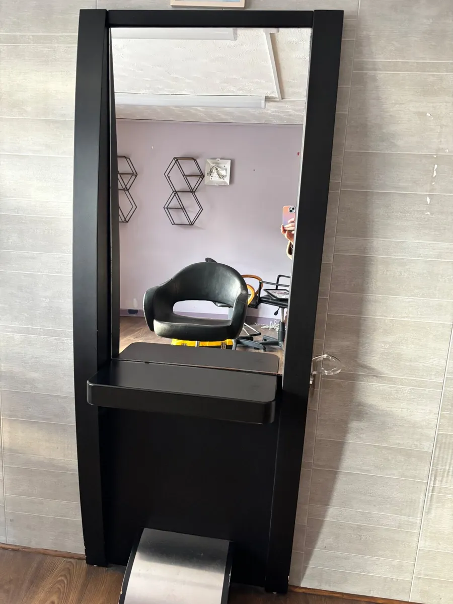 Hairdressing station - Image 2