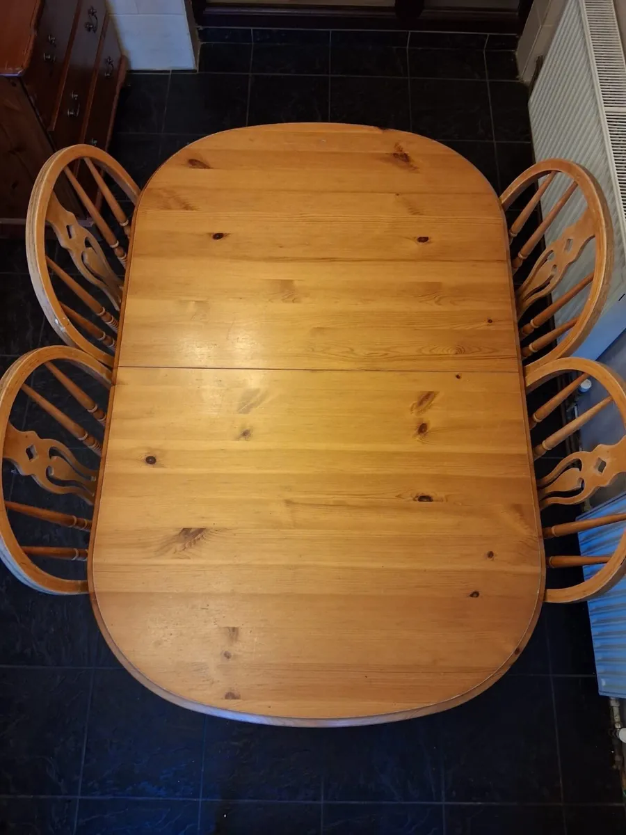 Extendable table & 4 chairs - Image 2