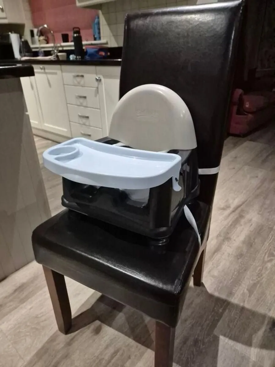 Safety 1st easy care swing tray booster seat. - Image 1