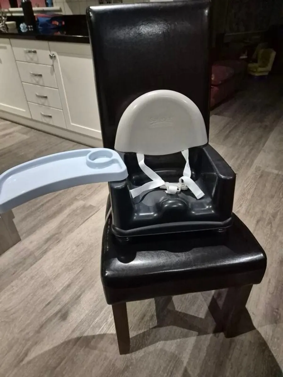 Safety 1st easy care swing tray booster seat. - Image 4