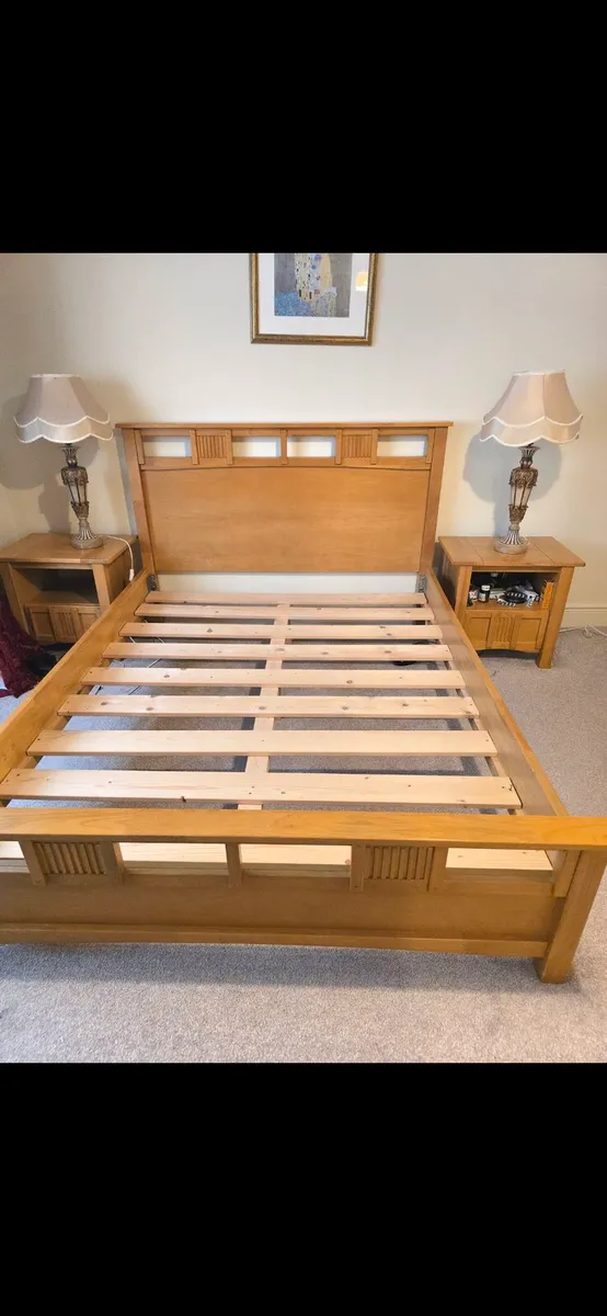 Dluble bed, 2 lockers & 2 lamps