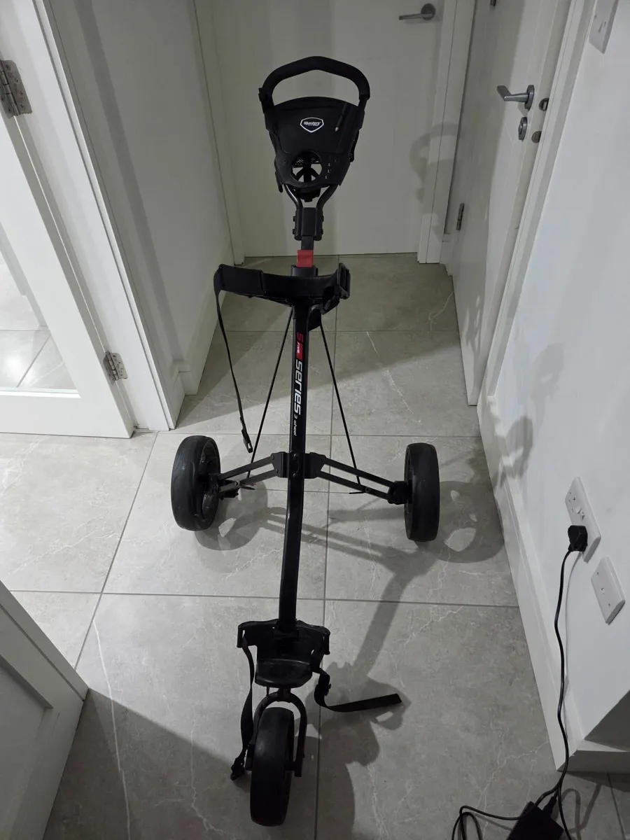 Golf trolley - Image 1