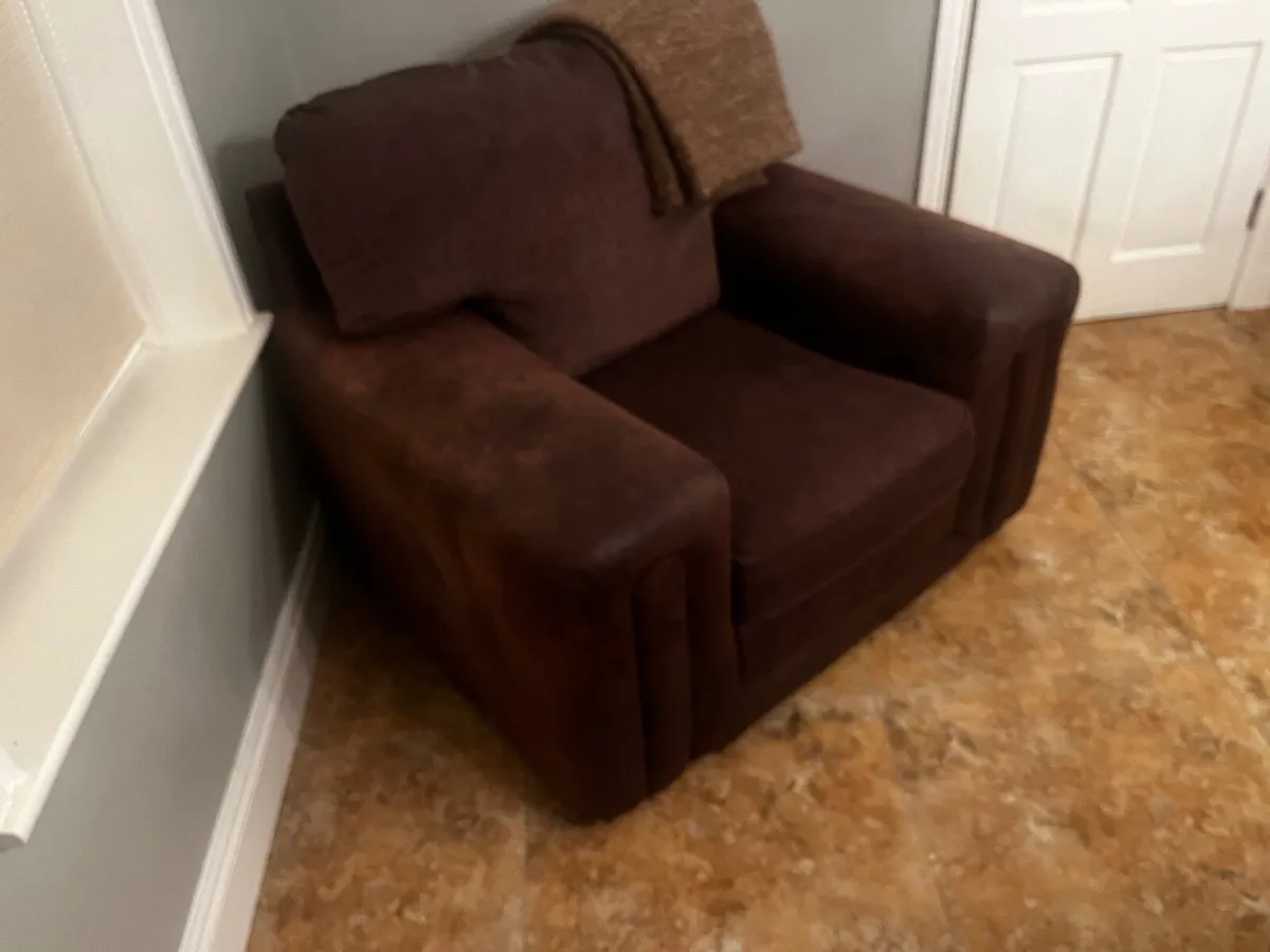 Arm chair - Image 1